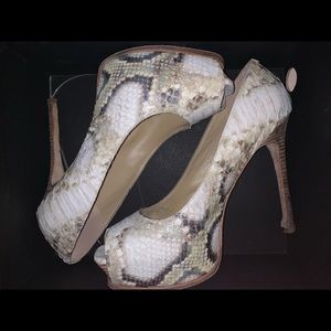 Kenneth Cole Snake Print Leather Peep Toe Pumps